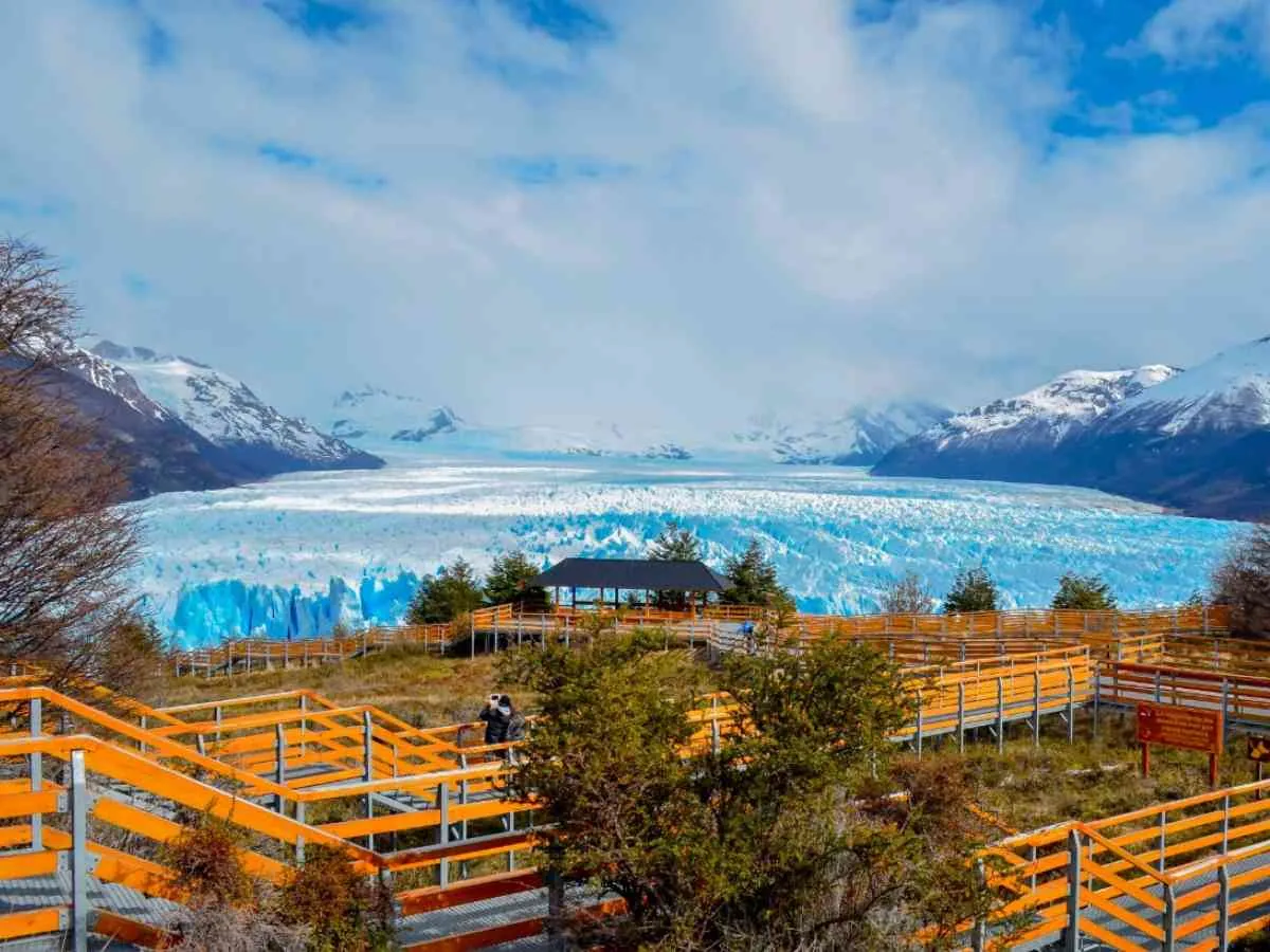 Vista panorámica del Glaciar Perito Moreno y sus pasarelas
